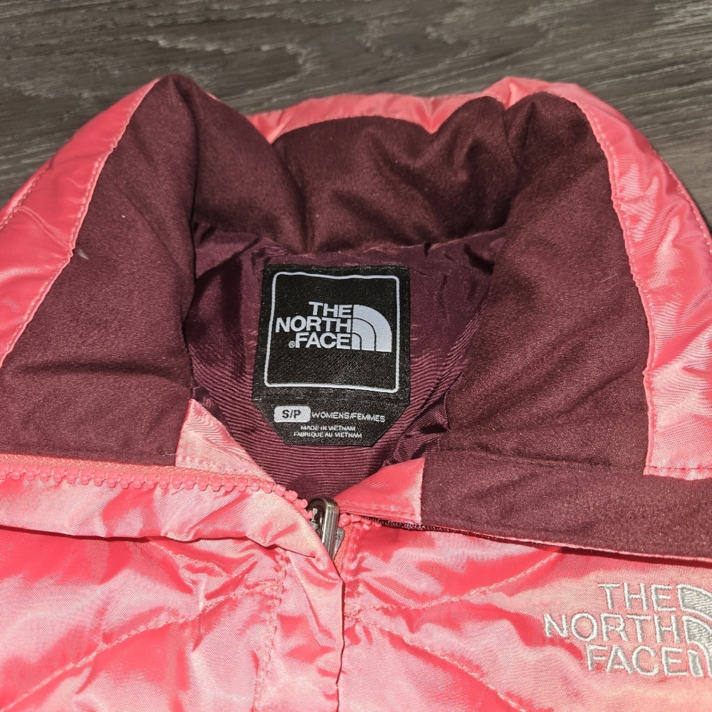 The north face 550 hot pink quilted down puffer - Picture 4 of 7